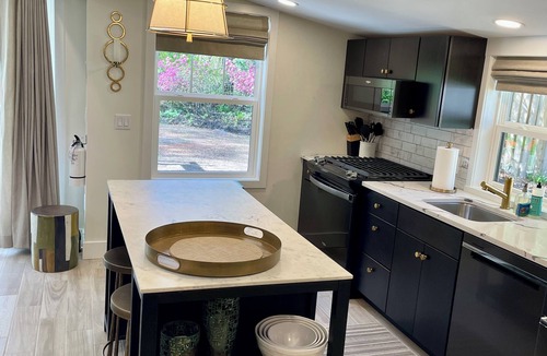 Saugatuck Cottage | A Step Away: The Rendezvous–Walk to Town