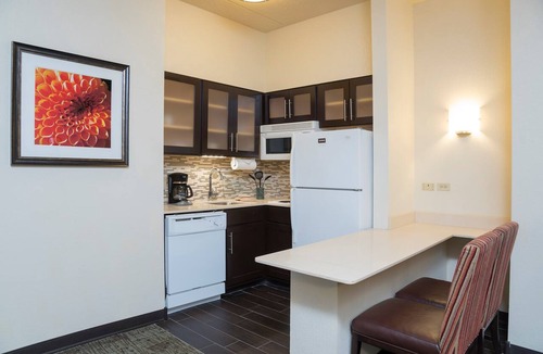Oakbrook Terrace Condo | Air-Conditioned King Suite | Complimentary Breakfast