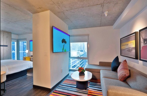 Streeterville Hotel | Aloft by Marriott Chicago Mag Mile
