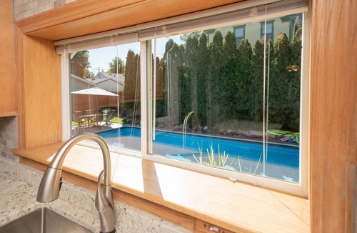 South Haven House | Amazing in ground Pool, 5 bedroom 3 bath, Short Walk to Town and Beach