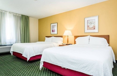 Davenport Hotel | AmericInn by Wyndham Davenport