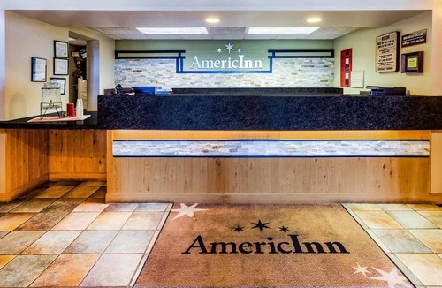 Hampton Hotel | AmericInn by Wyndham Hampton