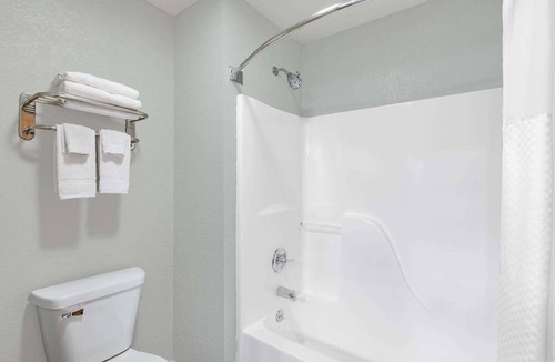 Pella Hotel | AmericInn by Wyndham Pella
