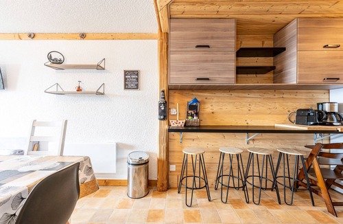 Montgellafrey Apartment | Apartment "Au Pied Des Pistes" with Mountain View and Balcony