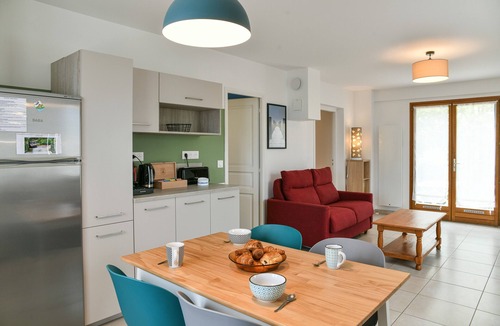 Chateauneuf Apartment | Apartment 'Le Relai Des Gayots' with Mountain View, Terrace and Wi-Fi