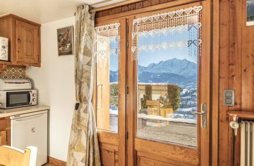 Cordon Apartment | Apartment 'Le Rouge-Gorge' with Mountain View, Private Terrace and Wi-Fi