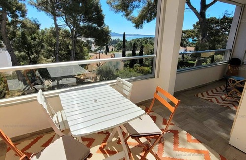 Sanary-sur-Mer Apartment | Apartment walking distance to beach and port terrace with sea view for 3
