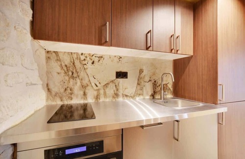 Notre-Dame-des-Champs Apartment | AUTHENTIC PARISIAN APARTMENT FOR EIGHT IN SAINT-GERMAIN