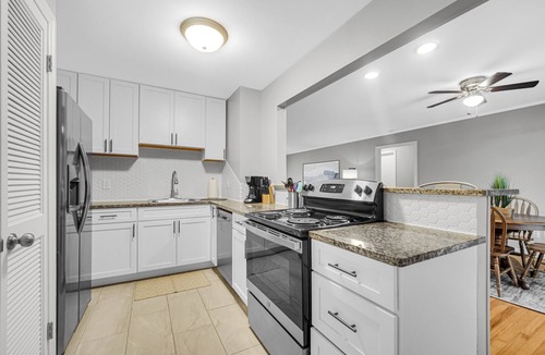 Merrillville House | AVAIL 1/3/27- Merrillville condo hospitals & shops