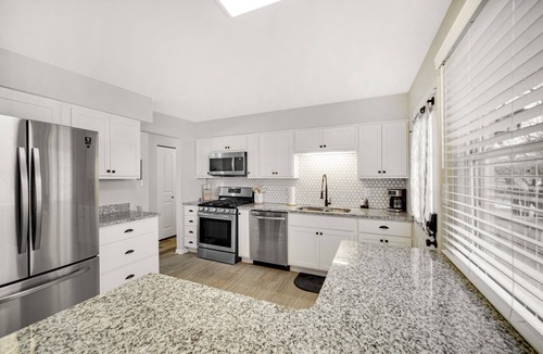 Schererville House | AVAIL 9/1 - 4 Bed/2 bath remodel Great Neighborhood