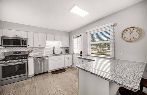 Schererville House | AVAIL 9/1 - 4 Bed/2 bath remodel Great Neighborhood