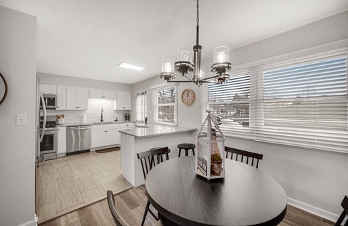 Schererville House | AVAIL 9/1 - 4 Bed/2 bath remodel Great Neighborhood