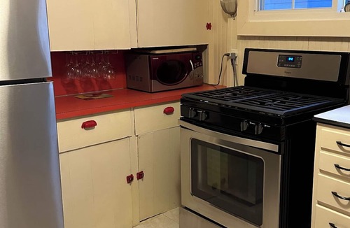 Grand Haven Cottage | Awake with the sound of the waves, lunch watching boats, sunset dinner