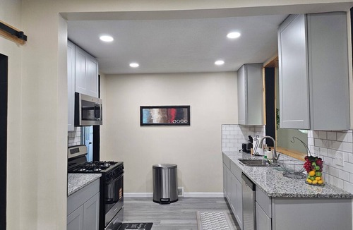 Lovington House | Awesome 3-bedroom house with AC in delightful Des Moines