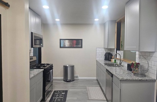 Lovington House | Awesome 3-bedroom house with AC in delightful Des Moines