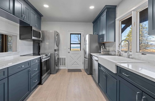Baileys Harbor House | Baileys Harbor Lakefront Abode: Waterfront Haven