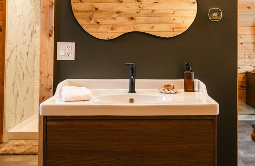 Afton Condo | Barrel Stay at Hidden Creek | King Suite with Sauna + Trails