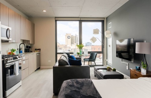 Uptown House | Barsala l Modern studio, fitness center & kitchen