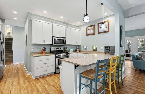 Douglas House | Beach Glass: Walk to Lake Michigan Beach, Pet-Friendly, Hot Tub, Screen Porches