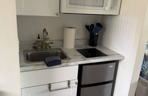 Acme Condo | Beachfront Condo with breathtaking views! Fall & winter specials!