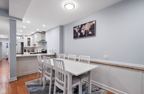 Lincoln Park Condo | Beautiful 2 BR condo in Chicago’s most popular neighborhood.
