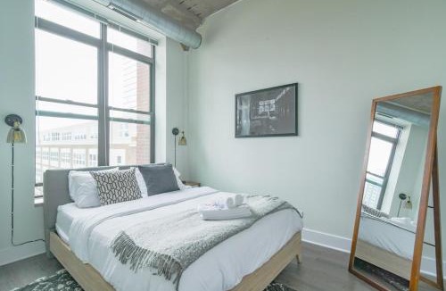 Near South Side Apartment | Beautiful 2BR with Smart TV, Gym Access & Parking Close to McCormick Place, Museums & Lake Michigan