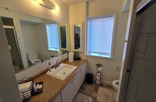 Wauwatosa Apartment | Beautiful 4-bedroom AC apartment on the border of Wauwatosa and Brookfield.