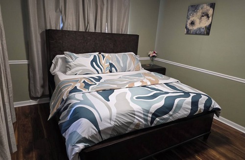 Wauwatosa Apartment | Beautiful 4-bedroom AC apartment on the border of Wauwatosa and Brookfield.