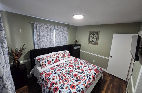 Wauwatosa Apartment | Beautiful 4-bedroom AC apartment on the border of Wauwatosa and Brookfield.