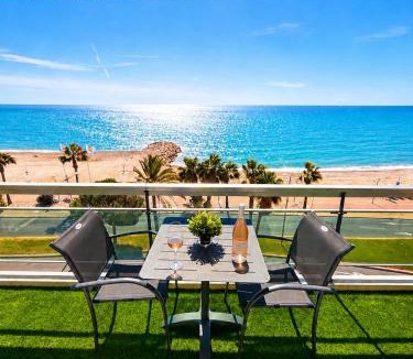 Cros-de-Cagnes Apartment | Beautiful beachfront apartment