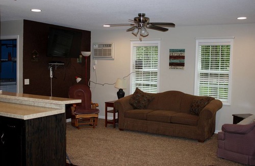 Moscow Cabin | Beautiful Cabin near the Cedar River for a Perfect Family Vacation in Letts, Iowa