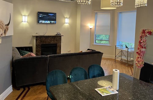 Grand Boulevard Condo | Beautiful Condo - Bronzeville