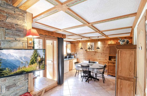 Les Praz-de-Chamonix Apartment | Beautiful duplex with garden in Chamonix, 4 people, pets allowed, parking, wifi
