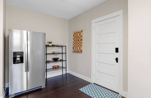 Old Irving Park House | Beautiful Home - Great for Groups, Parking & Food