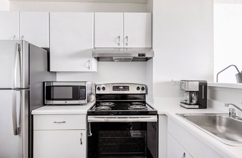 Streeterville Apartment | Beautiful Streeterville 1BR w/Gym, Pool, near Navy Pier, by Blueground