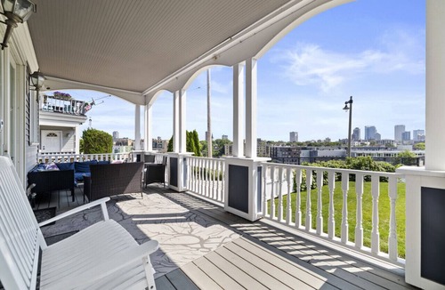 Milwaukee Villa | Beautiful Victorian, Amazing View!