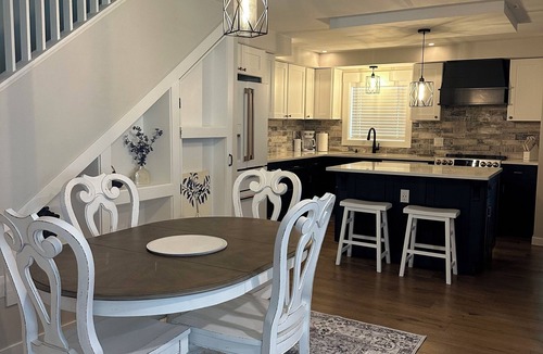 Walled Lake House | Beautifully Furnished 3-Bedroom Home with Lake View - Five minutes to I96 and M5