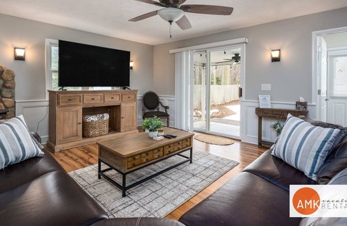 Waukazoo Woods House | Beechwood Poolside Retreat - Private Pool/Hot Tub