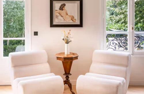 Sevres Apartment | Before making request, read my profile host at bottom of page # House, garden, Eiffel Tower, Palace of Versailles