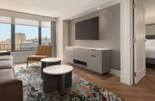 Streeterville House | Best Stay! 3 Relaxing Units, Onsite Pool, Parking, Near Art Institute of Chicago