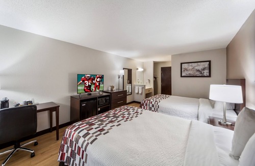 Council Bluffs Hotel | Best Value, Quality Stay! 3 Pet-friendly Units, Indoor Pool, Free Parking!