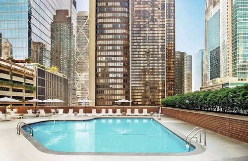 Streeterville Hotel | Best Value, Quality Stay! Outdoor Pool, Parking Onsite, Near Ohio Street Beach
