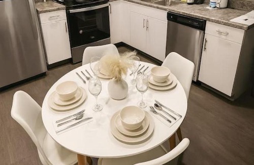 Downtown Des Moines Apartment | Blackbeam Suite
