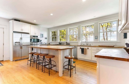 South Haven House | Blackstone on the Bluff | Large Private Beach!