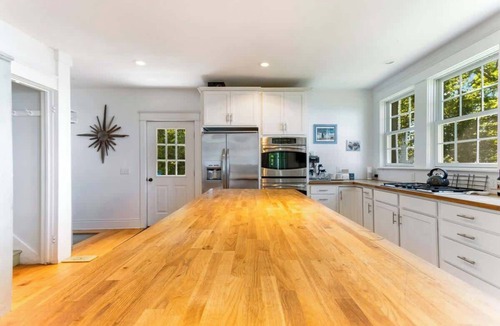 South Haven House | Blackstone on the Bluff | Large Private Beach!