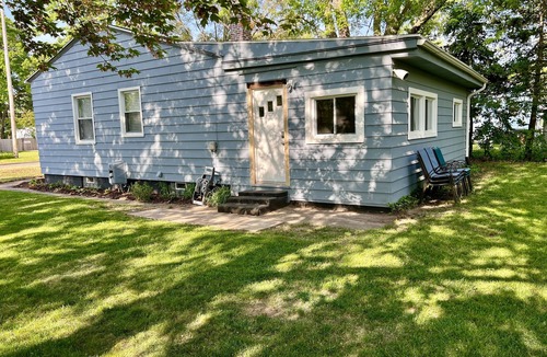 Lakeside House | Blissfully Philo! 5 minutes to Lake Michigan Beach. [Lakeside] [Dogs Welcome]