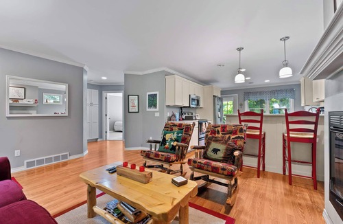 Fish Creek Cottage | Blue Bear Cottage: Serene Fish Creek Escape