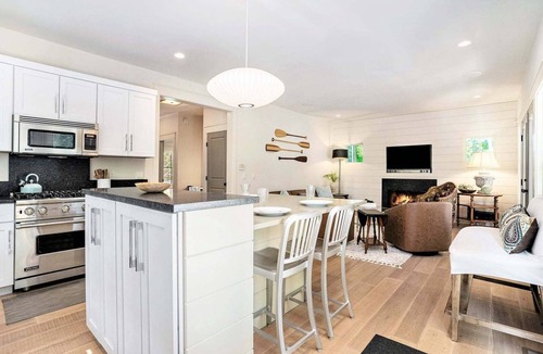 Douglas House | Blue Ivy: Walk to Lake Michigan & Downtown Douglas, Bike Path, Fireplace