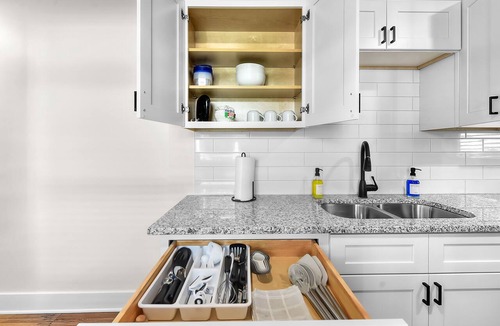 Downtown Omaha Apartment | Blue Oasis: Modern 1-Bed Retreat Apt 1