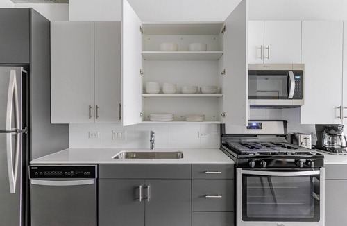 Downtown Chicago Apartment | Blueground | Chicago Loop, pool, nr Millennium Park